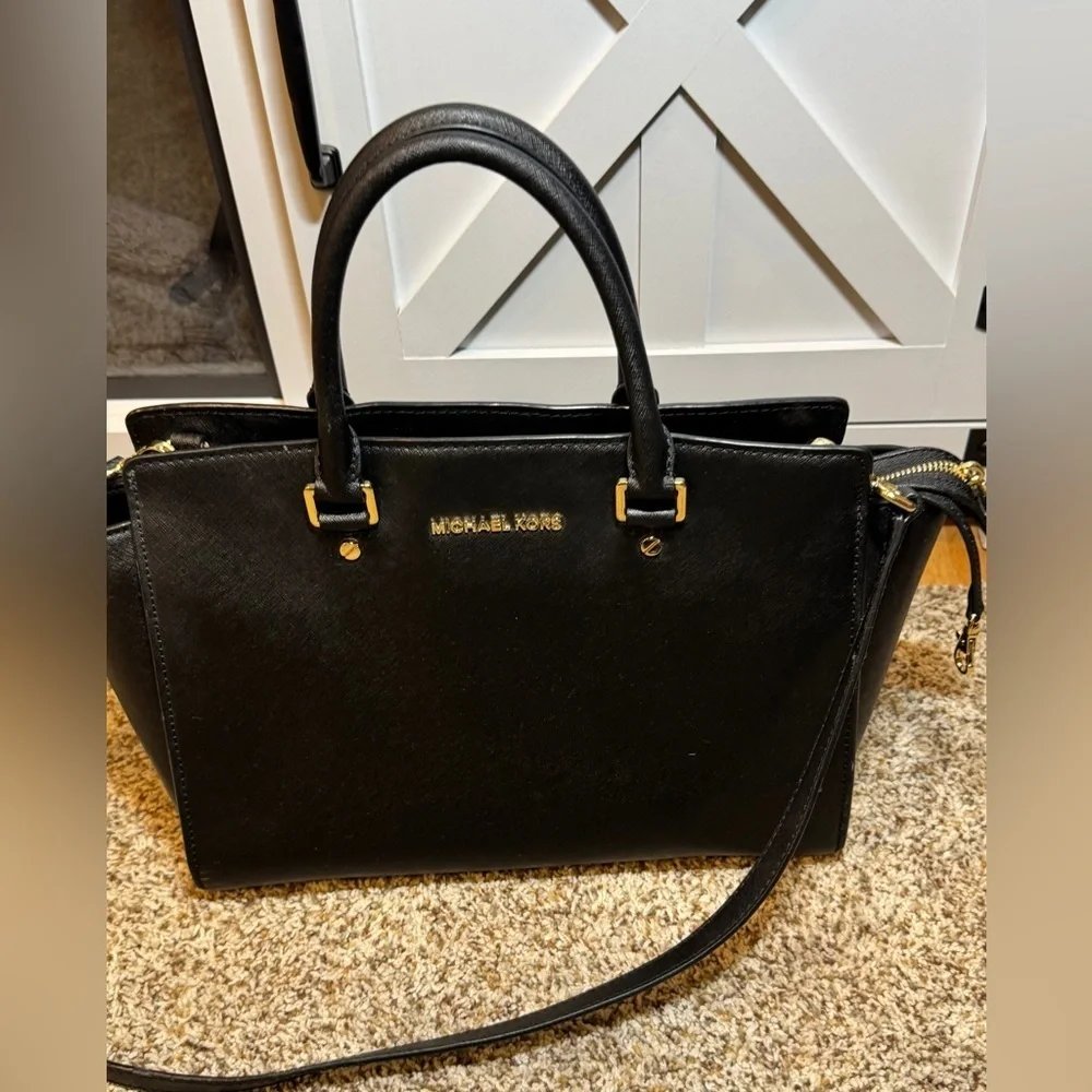 MICHAEL‎ MICHAEL KORS Women's Selma Medium Top Zip Satchel - Black